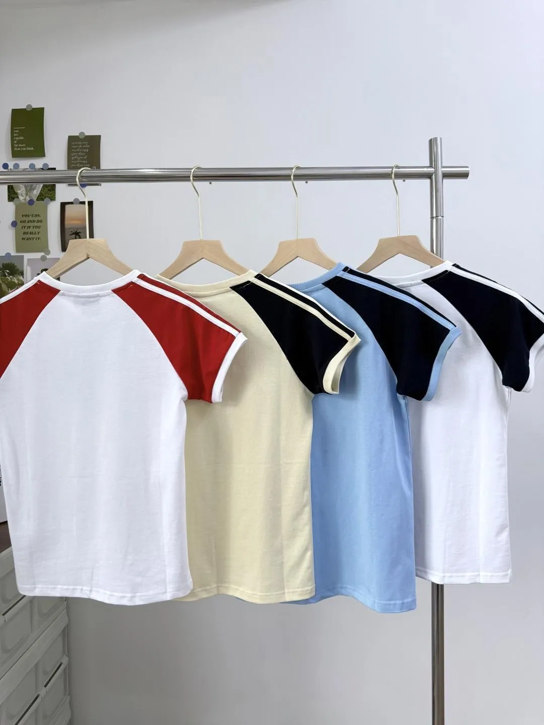 Adidas women's clover printed patchwork color short sleeves, the colors at Adidas counters are becoming more and more magical, the summer limited release New Arrival short sleeves, 220g pure cotton customized light color fabric, embroidered logo on the chest. Simple but not simple, with a sense of trend. Versatile is durable, does not crack or peel off. It is a must-have item for summer wear. It is super nice for couples to take photos with best friends, showing different personal styles. Can be matched with couples. Style number: A 224# Size: XS-XL Color: Light Blue, Beige, White Red, White Blue, [Fabric]: Double yarn, embroidered logo